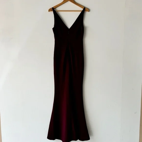 Lulu's - Melora V Front and Back Sleeveless Gown in Maroon - Picture 3 of 6